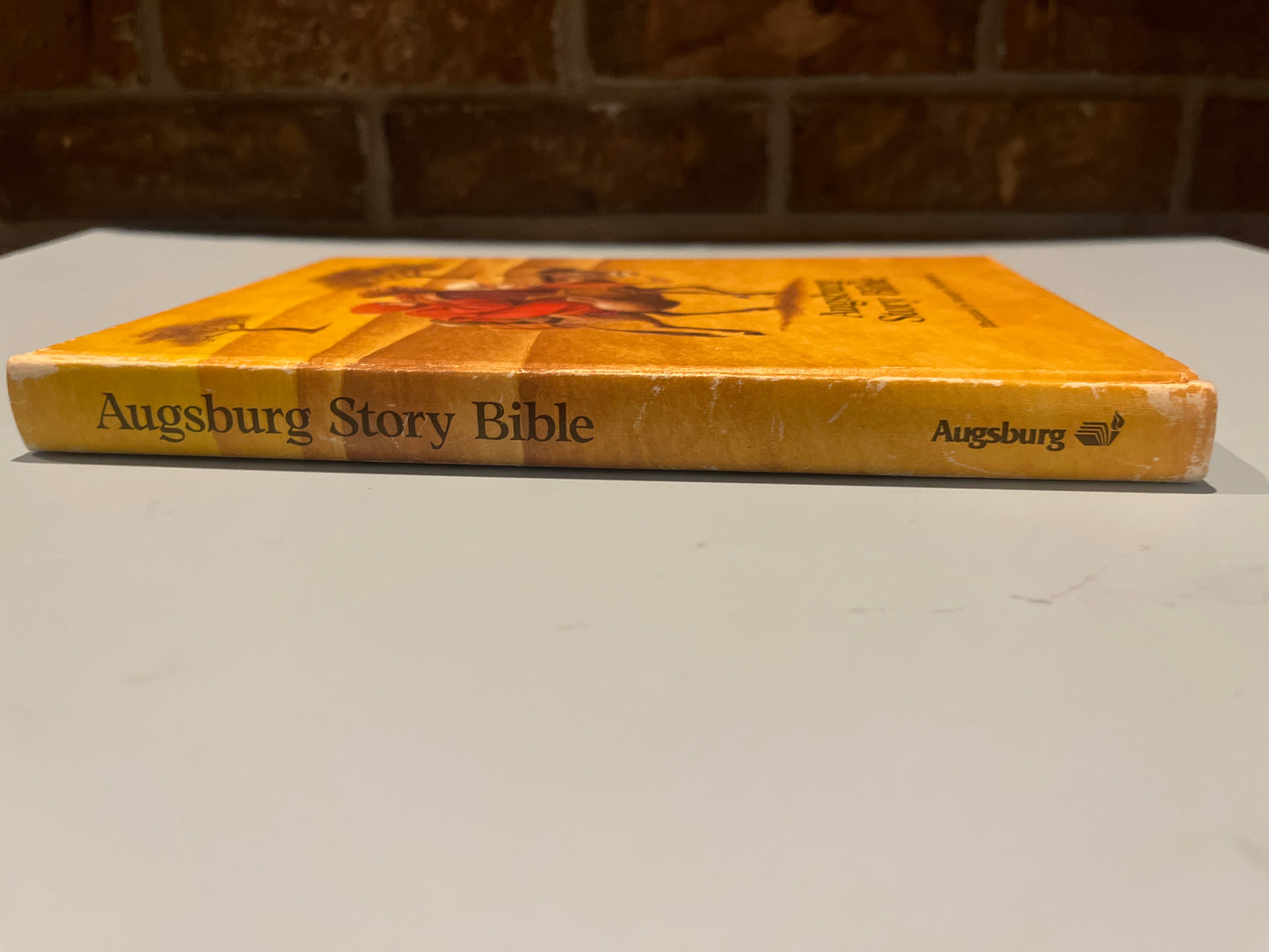 Augsburg Story Bible. Illustrated by Annegert Fuchshuber