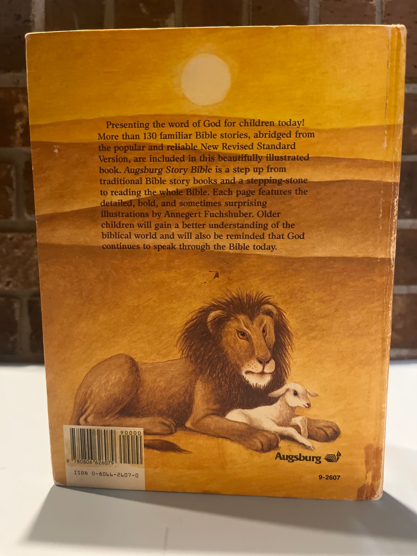 Augsburg Story Bible. Illustrated by Annegert Fuchshuber